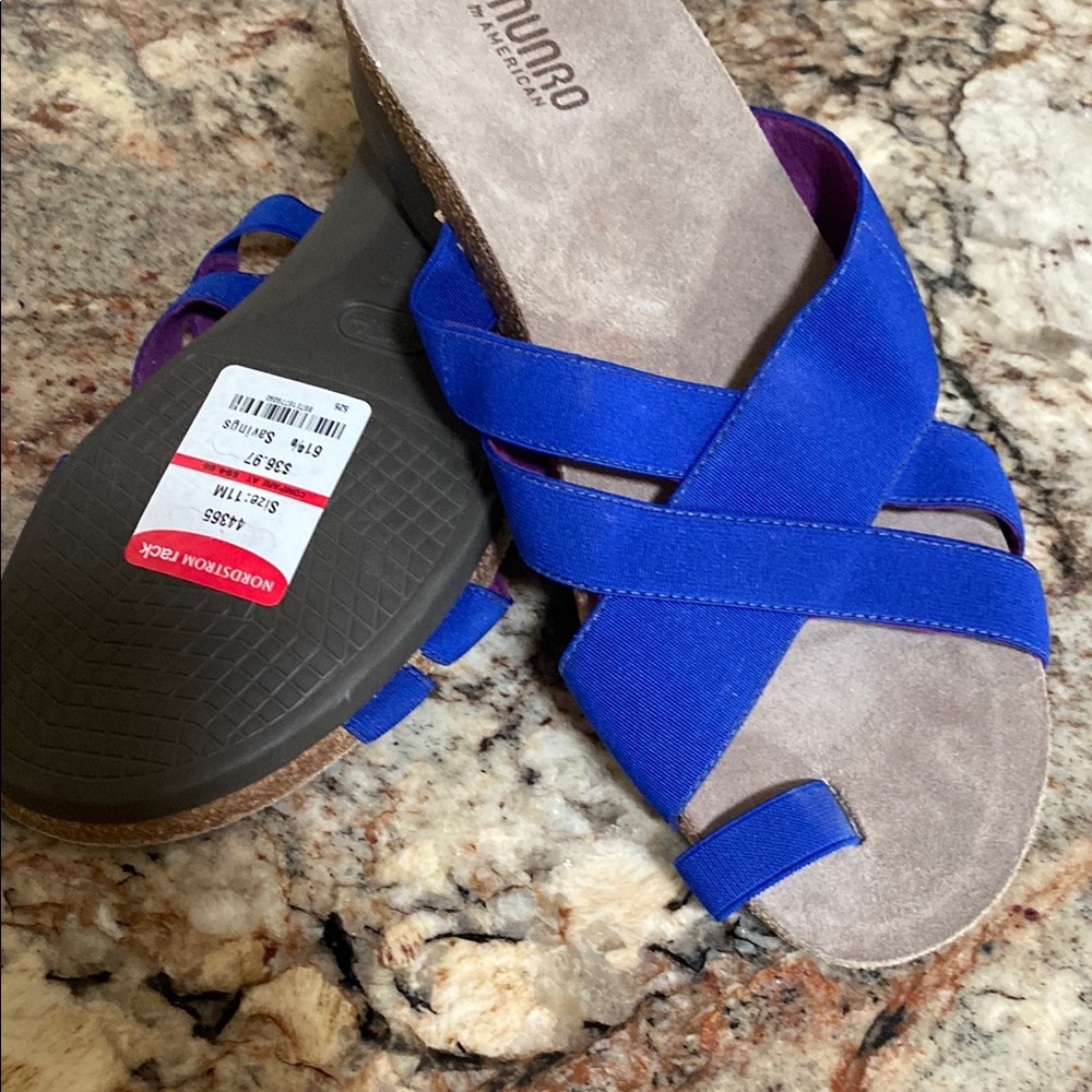 Munro Blue Sandals with Crisscross Straps and Cushioned Footbed